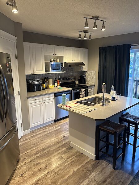 Calgary 3 bedrooms Room For Rent for rent. Property photo: 635068-3