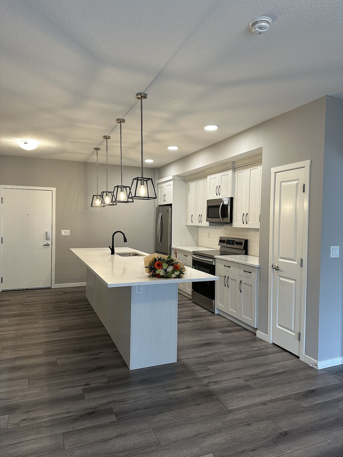 Kitchen Calgary 2 bedrooms Condo Unit for rent. Property photo: 635078-1