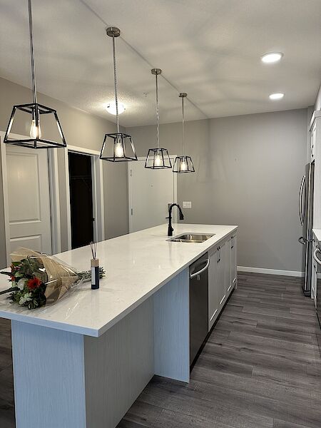 Kitchen Calgary 2 bedrooms Condo Unit for rent. Property photo: 635078-3