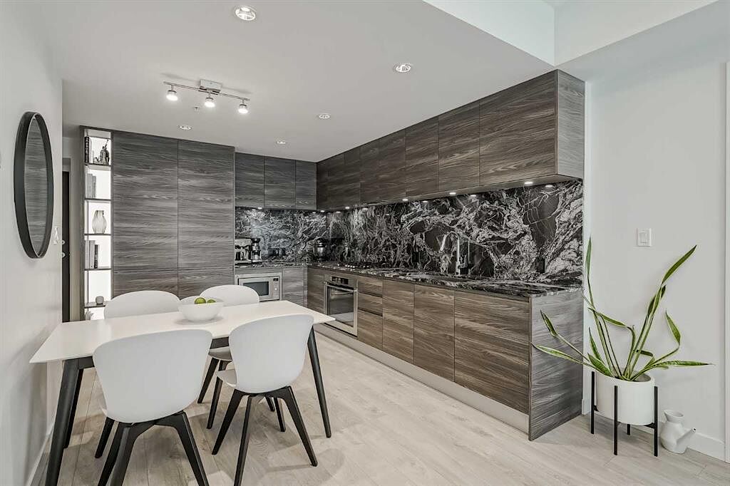 Calgary 2 bedrooms Condo Unit for rent. Property photo: 635188-1