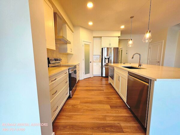 Edmonton 3 bedrooms House for rent. Property photo: 635216-3