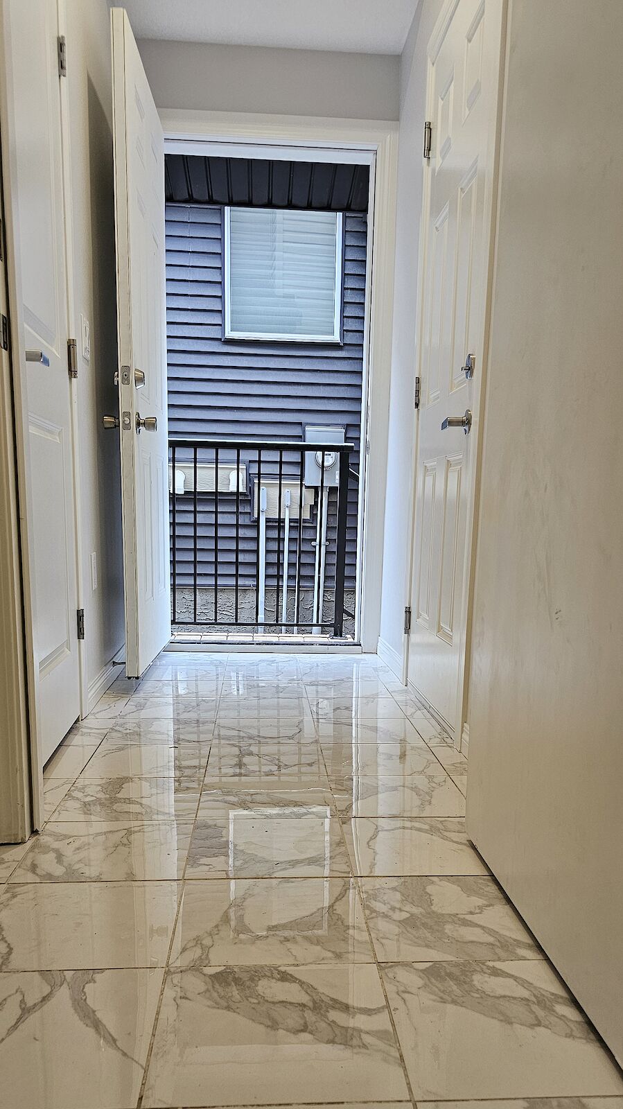 Calgary 2 bedrooms Room For Rent for rent. Property photo: 635269-1