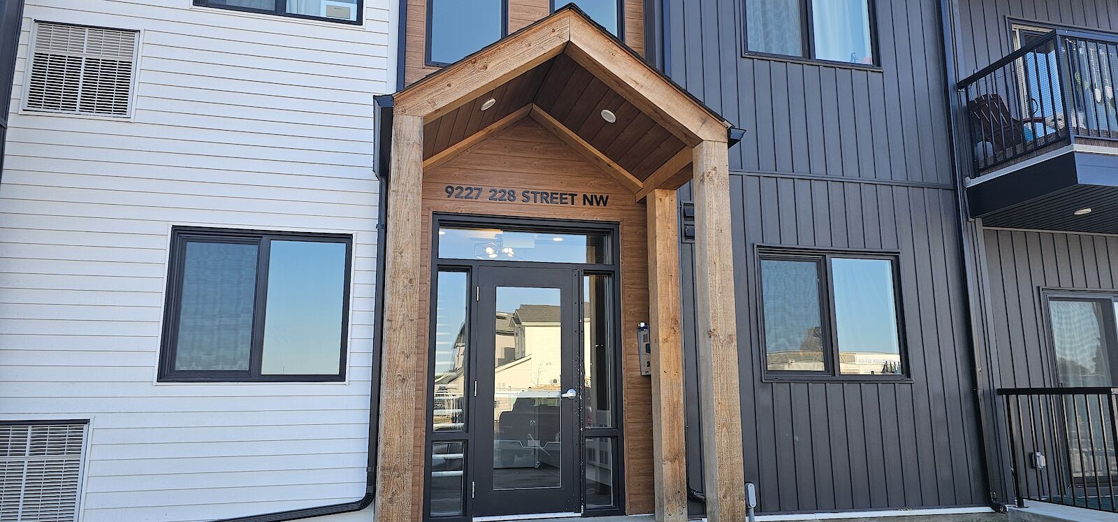 Edmonton 2 bedrooms Condo Unit for rent. Property photo: 635292-1