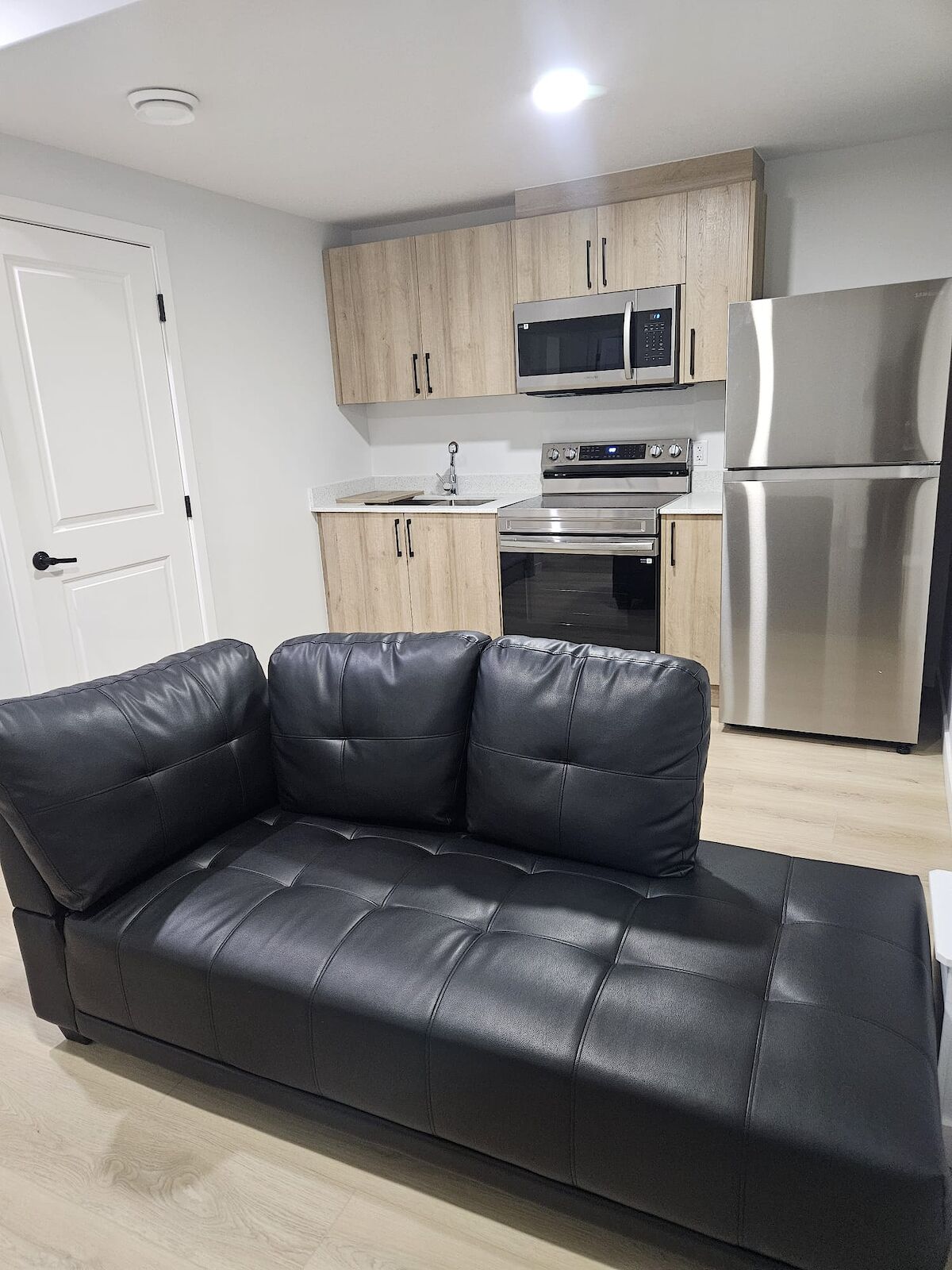 Edmonton 2 bedrooms Basement for rent. Property photo: 635306-1
