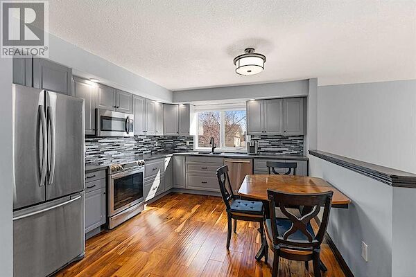 Vulcan 5 bedrooms House for rent. Property photo: 635324-3