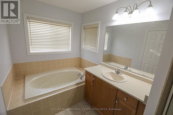 Brampton 3 bedrooms House for rent. Property photo: 635388-2