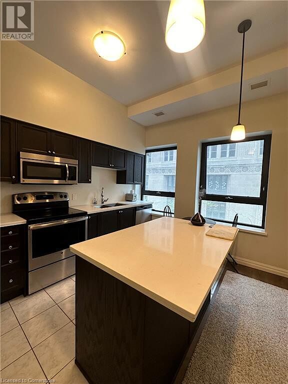 Kitchen+featuring+stainless+steel+appliances+a+sink+light+countertops+hanging+light+fixtures+and+a+center+island Hamilton 2 bedrooms Apartment for rent. Property photo: 635427-1