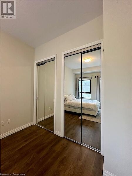 Bedroom+with+two+closets+wood+finished+floors+and+baseboards Hamilton 2 bedrooms Apartment for rent. Property photo: 635427-3