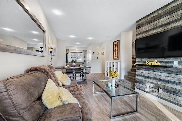 Calgary 4 bedrooms Townhouse for rent. Property photo: 635464-2