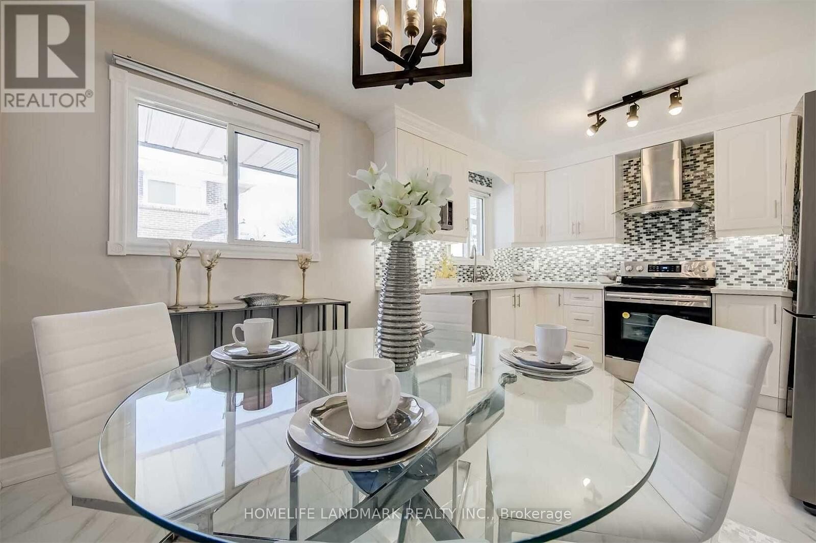 Toronto 3 bedrooms House for rent. Property photo: 635495-1