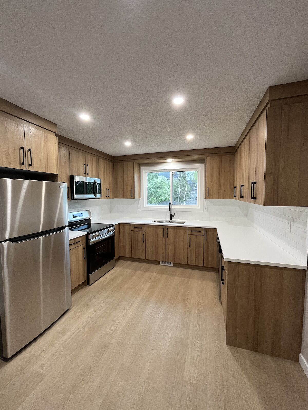 Edmonton 3 bedrooms Main Floor for rent. Property photo: 635510-1