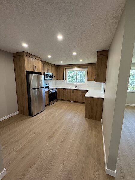Edmonton 3 bedrooms Main Floor for rent. Property photo: 635510-2