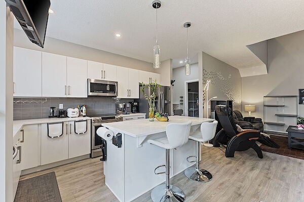 Calgary 2 bedrooms Main Floor for rent. Property photo: 635584-2