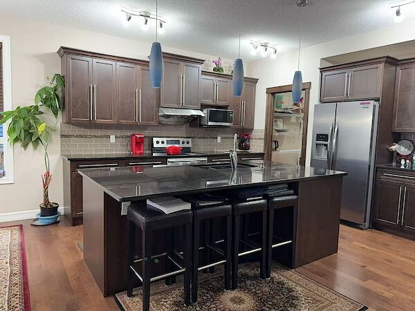 Calgary 4 bedrooms House for rent. Property photo: 635646-2