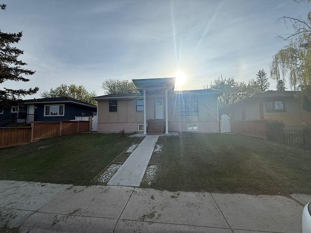 Calgary 3 bedrooms House for rent. Property photo: 635714-1