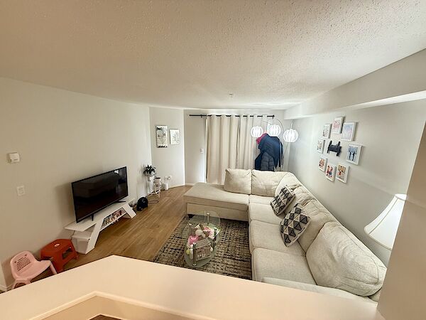Calgary 2 bedrooms Condo Unit for rent. Property photo: 635866-2