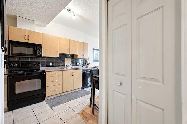 Calgary 1 bedroom Condo Unit for rent. Property photo: 635944-2