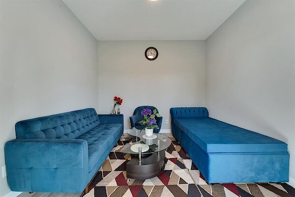 Chestermere 5 bedrooms House for rent. Property photo: 636059-3