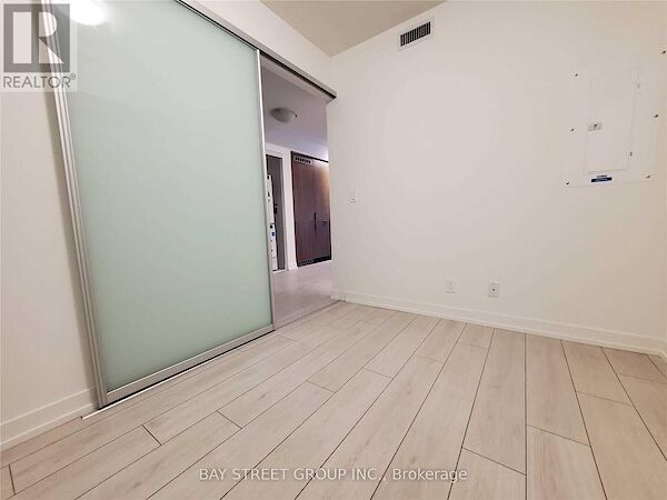 Den Toronto 2 bedrooms Apartment for rent. Property photo: 636080-3
