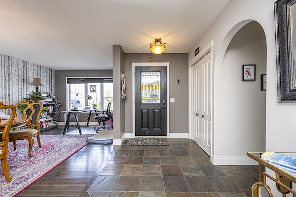 Calgary 4 bedrooms House for rent. Property photo: 636164-3