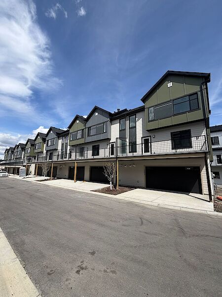 Airdrie 3 bedrooms Townhouse for rent. Property photo: 636197-2