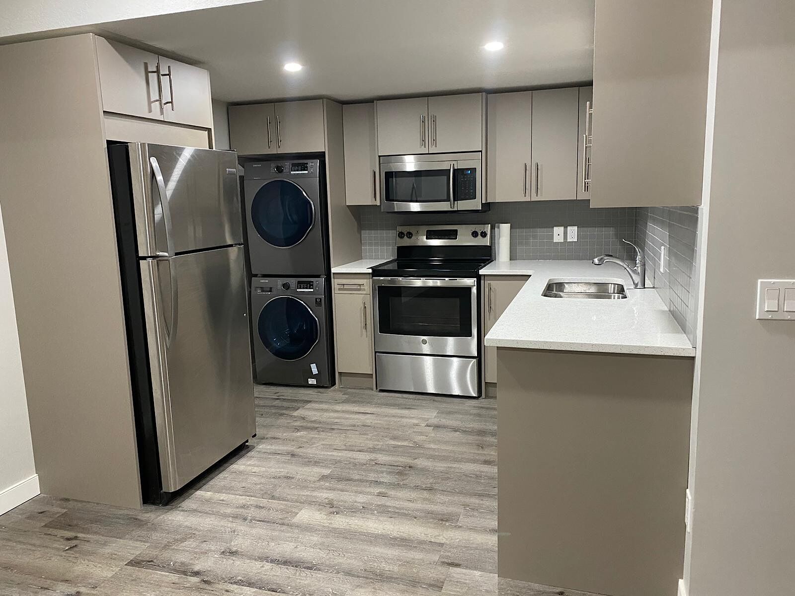 Calgary 2 bedrooms Basement for rent. Property photo: 636216-1