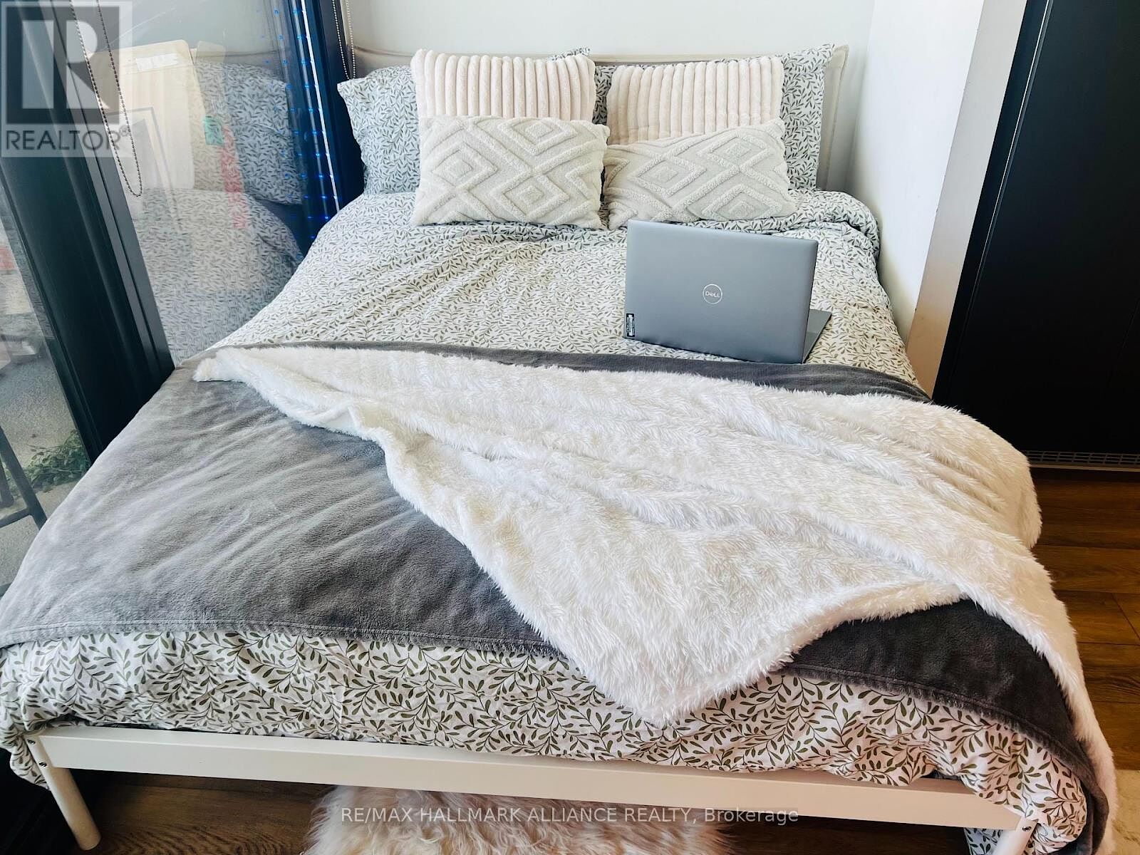 Toronto studio Apartment for rent. Property photo: 636365-1