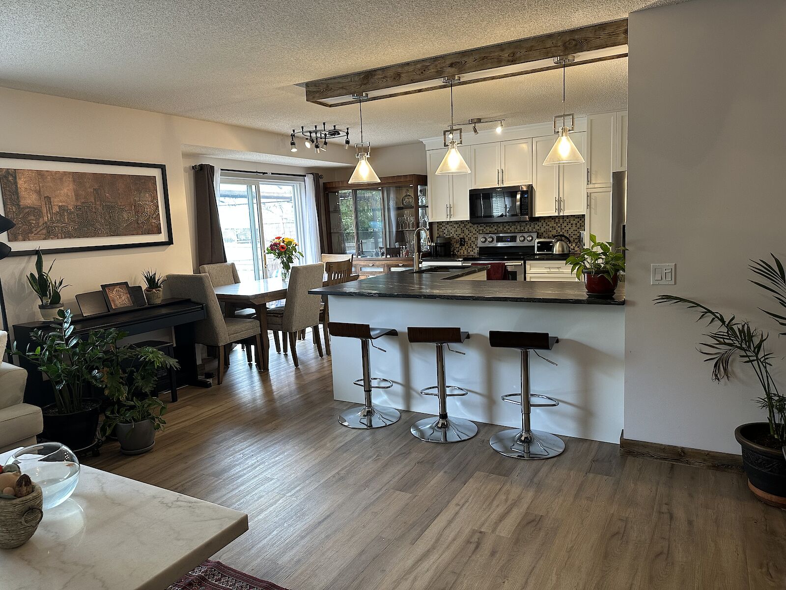 Calgary 3 bedrooms House for rent. Property photo: 636401-1