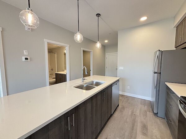 Calgary 2 bedrooms Condo Unit for rent. Property photo: 636404-2
