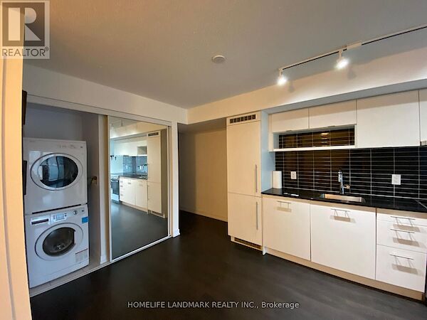 Toronto 2 bedrooms Apartment for rent. Property photo: 636560-3