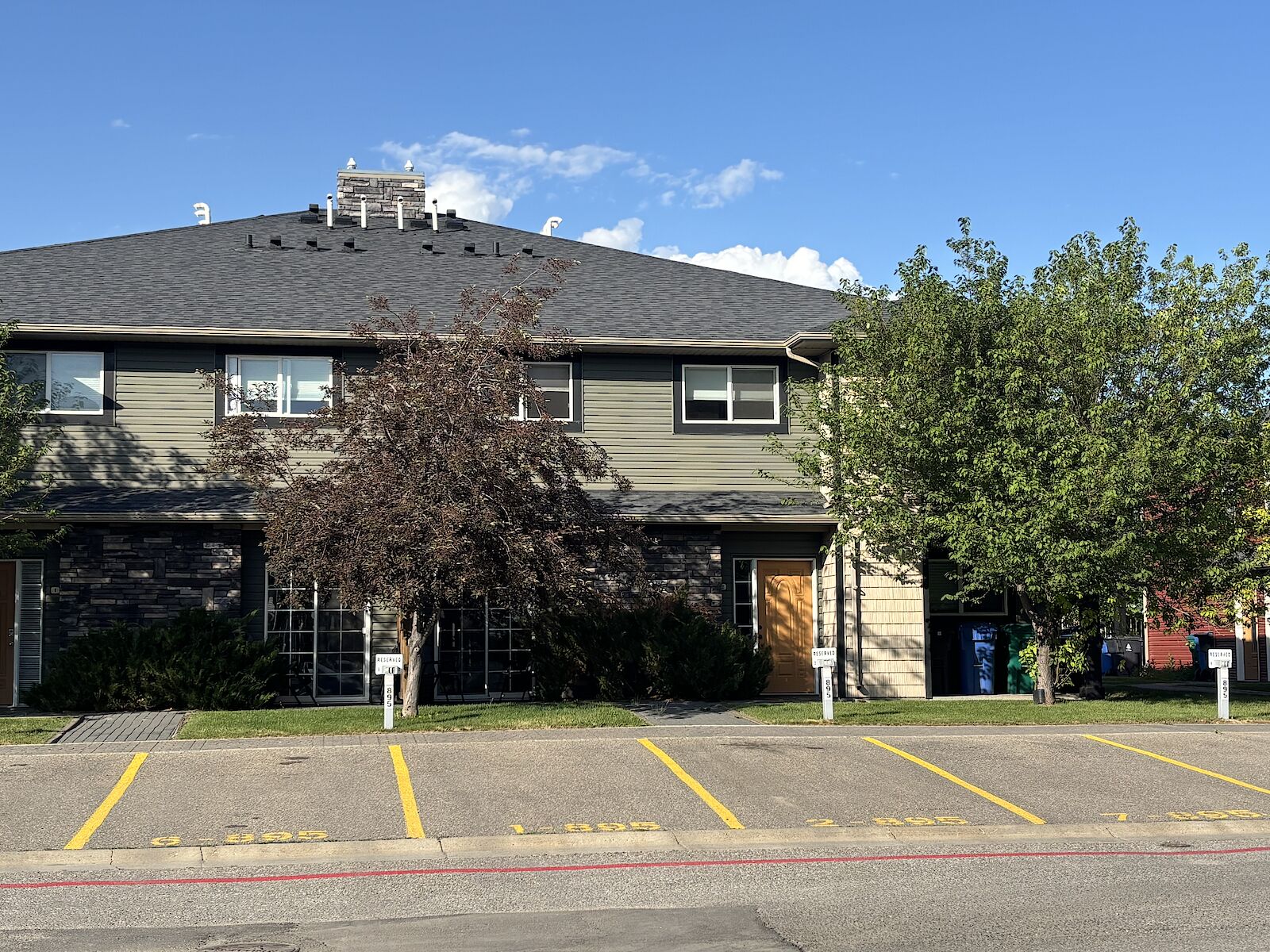 Lethbridge 2 bedrooms Condo Unit for rent. Property photo: 636710-1