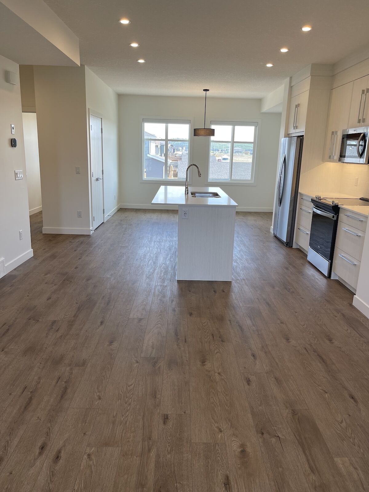 Calgary 4 bedrooms Townhouse for rent. Property photo: 636734-1