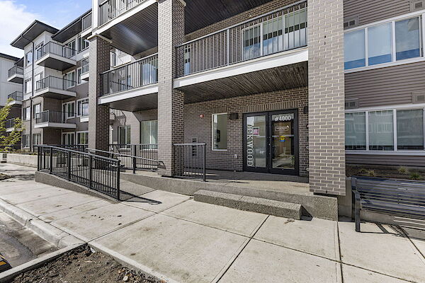 Chestermere 2 + Den bedrooms Condo Unit for rent. Property photo: 636853-2