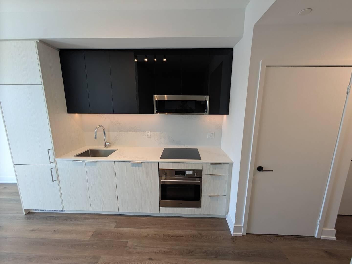 Toronto 2 bedrooms Condo Unit for rent. Property photo: 636900-1