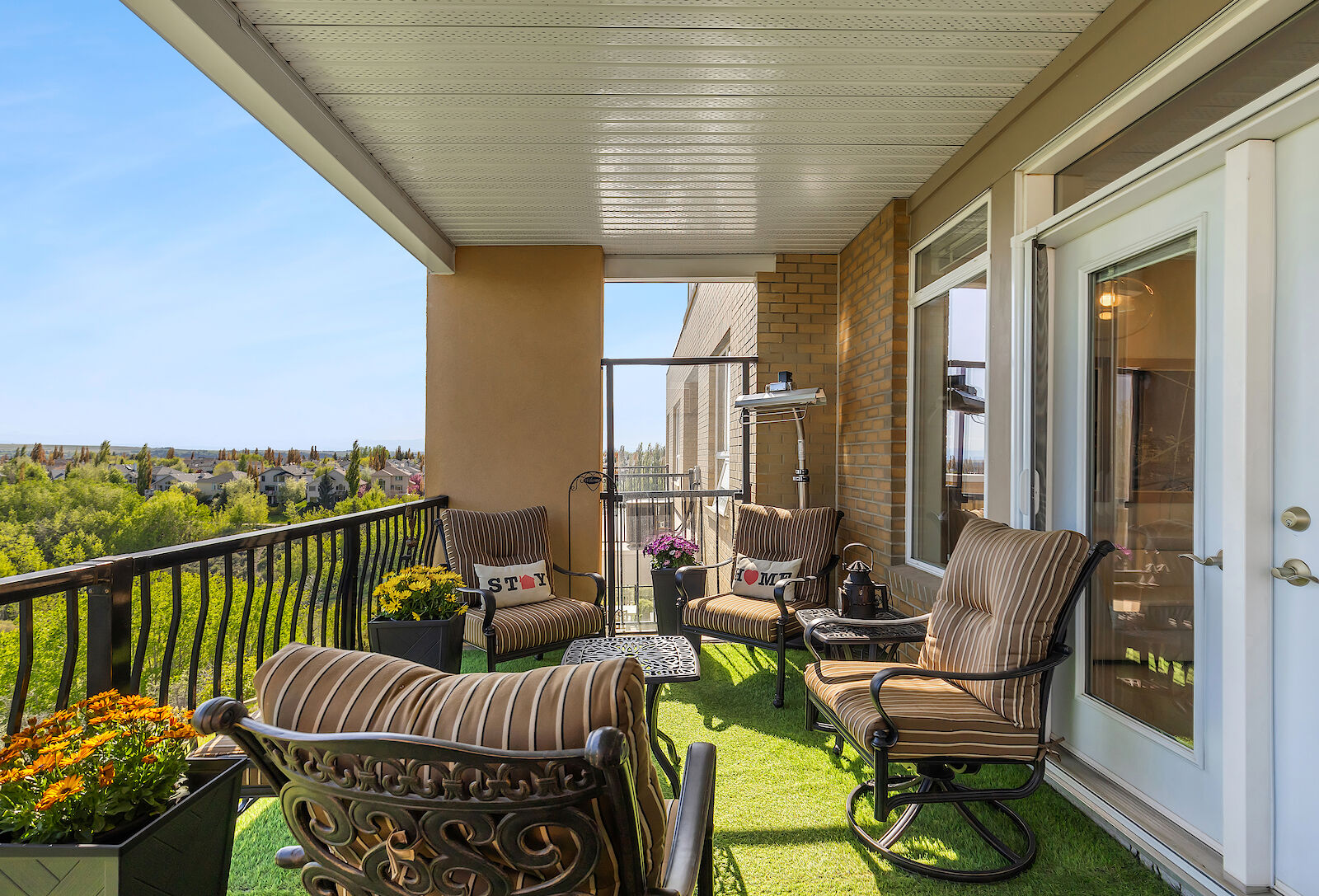Calgary 2 bedrooms Condo Unit for rent. Property photo: 636936-1