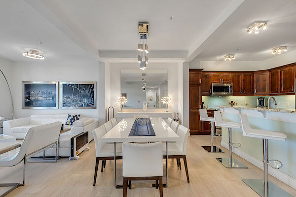Calgary 2 bedrooms Condo Unit for rent. Property photo: 636936-2
