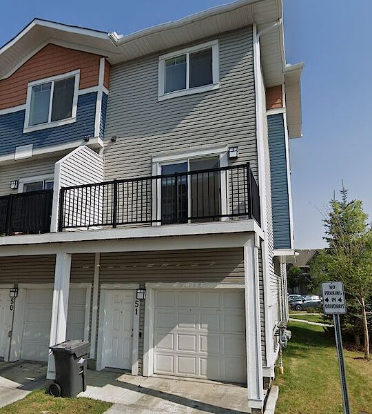 High River 3 + Den bedrooms Townhouse for rent. Property photo: 636958-2