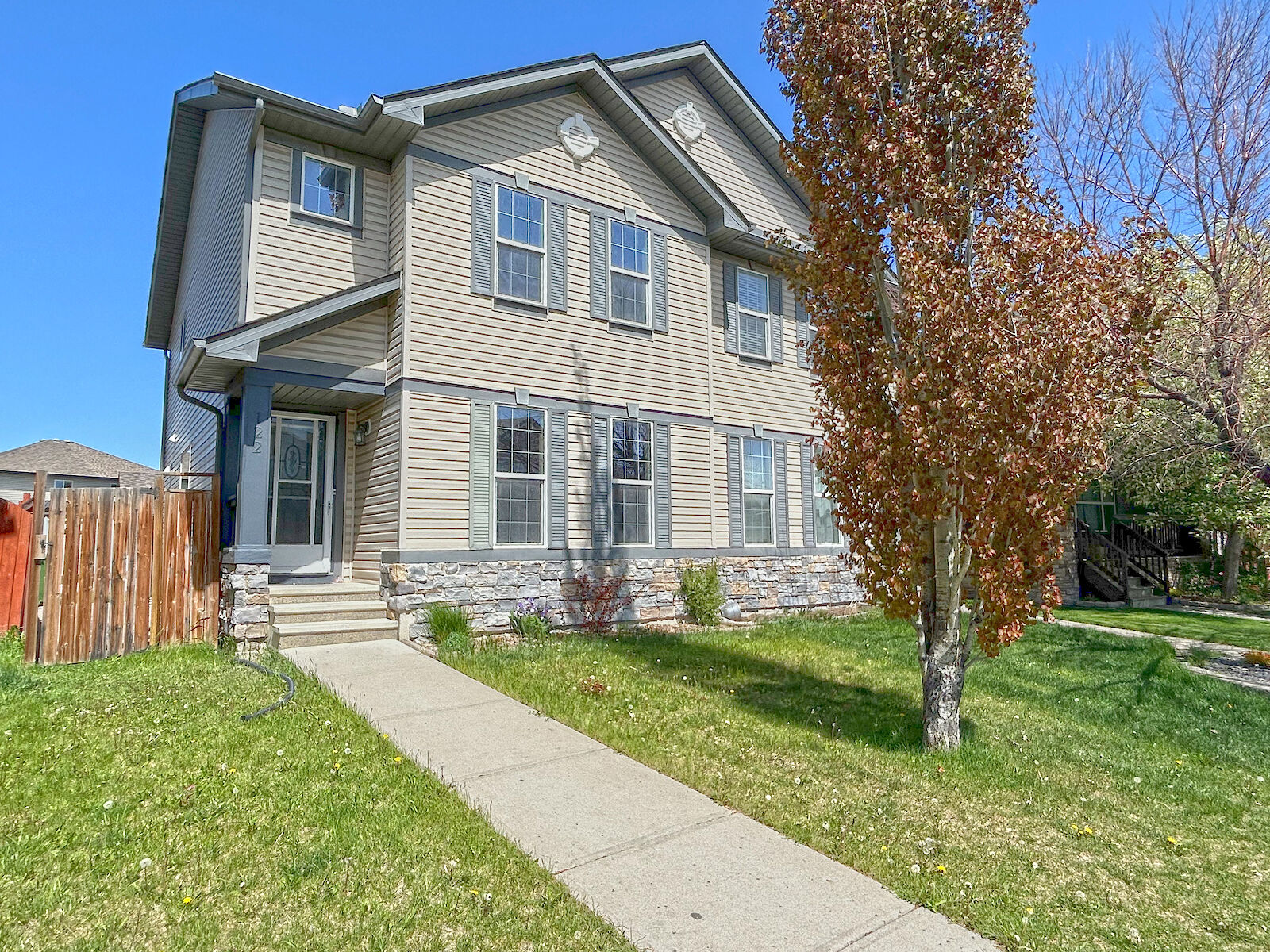 Airdrie 4 bedrooms Duplex for rent. Property photo: 636959-1