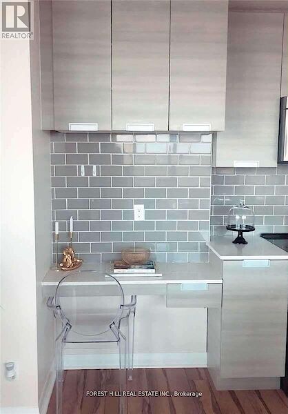 Desk+space+Work+area+in+kitchen Mississauga 2 bedrooms Apartment for rent. Property photo: 637030-2