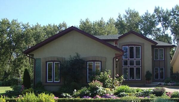 High River studio Room For Rent for rent. Property photo: 637041-3