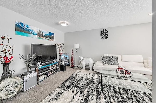 Calgary 3 bedrooms House for rent. Property photo: 637048-3