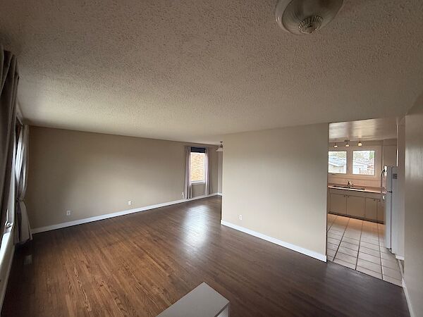 Edmonton 3 bedrooms Main Floor for rent. Property photo: 637083-3