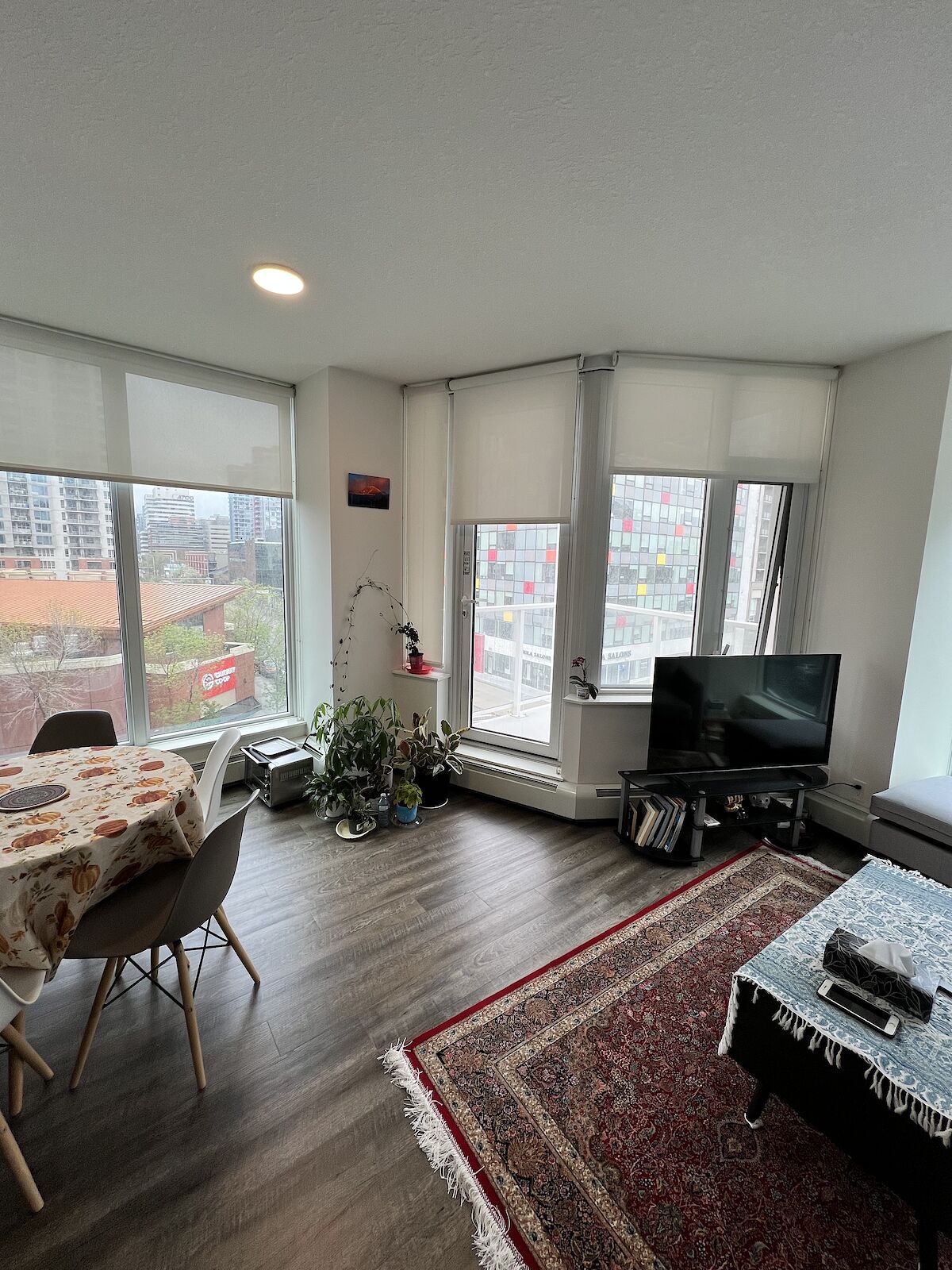 Calgary 2 bedrooms Condo Unit for rent. Property photo: 637117-1