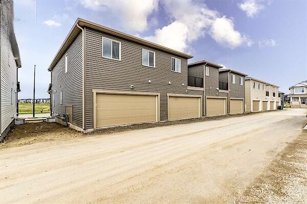 Calgary 3 + Den bedrooms Townhouse for rent. Property photo: 637218-3