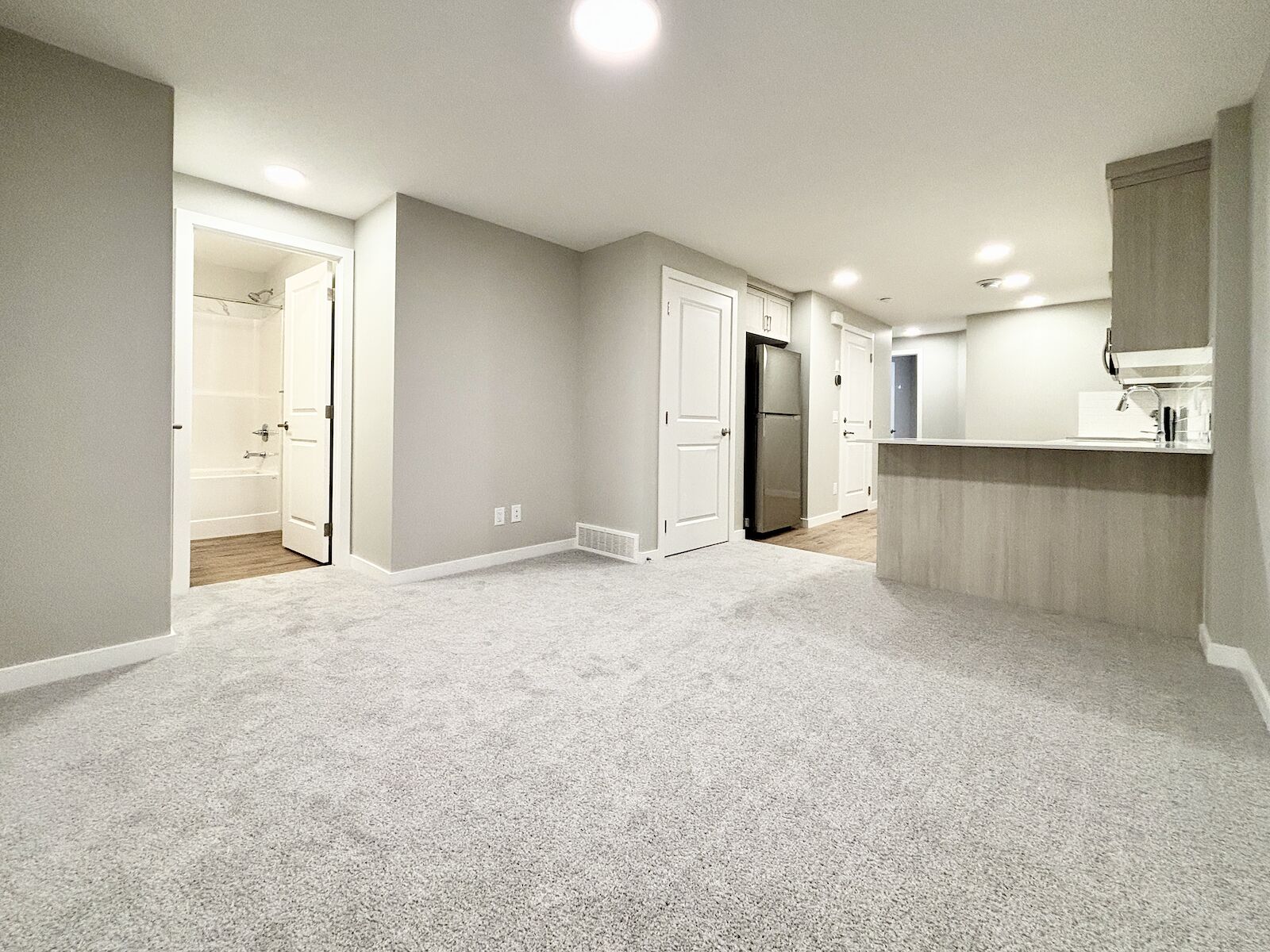 Calgary 2 bedrooms Basement for rent. Property photo: 637253-1