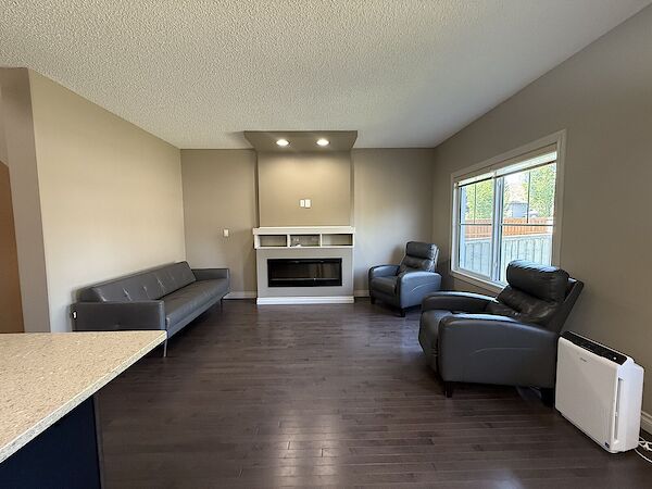 Edmonton 3 bedrooms Duplex for rent. Property photo: 637344-2