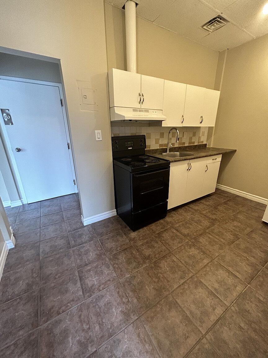 Hamilton 1 bedroom Condo Unit for rent. Property photo: 637421-1