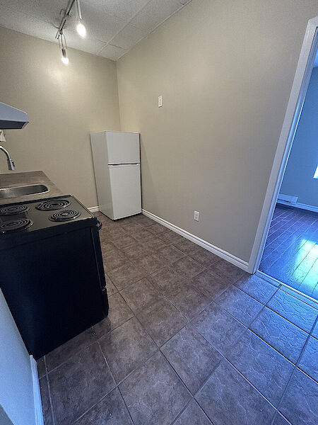 Hamilton 1 bedroom Condo Unit for rent. Property photo: 637421-2