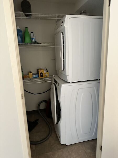 Edmonton 2 bedrooms Condo Unit for rent. Property photo: 637469-2
