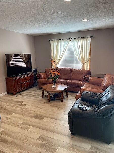 Calgary 2 bedrooms Main Floor for rent. Property photo: 637476-2